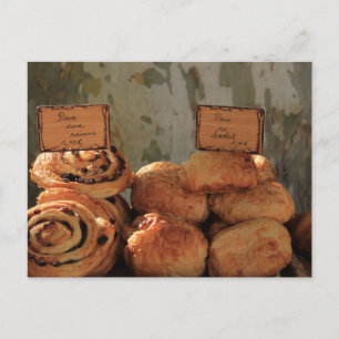 Französisches Brot an einem Marktplatz Postkarte