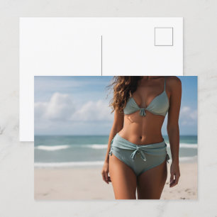Frau am Strand Postkarte