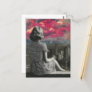 Frau an der Spitze der City Pink Clouds Postkarte