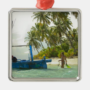 Frau auf kleinem traditionellen Fischerboot, Silbernes Ornament