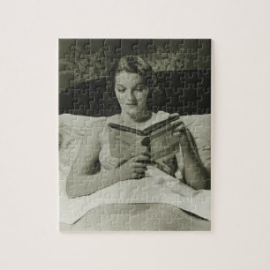 Frau beim Lesen eines Buches Puzzle