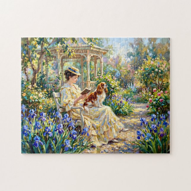 Frau beim Lesen im Garten mit Cavalier Spaniel Puzzle (Horizontal)