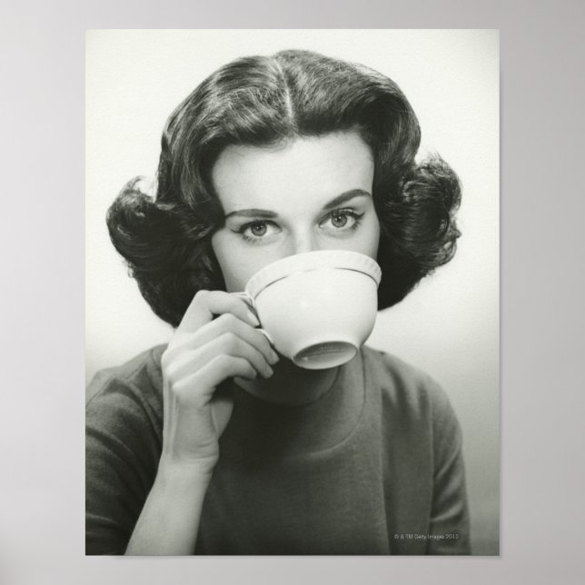Frau beim Trinken Poster (Vorne)