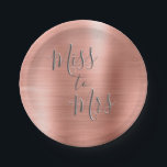 Frau Brautparty Party Rose Gold Pink Pappteller<br><div class="desc">Von Miss Brautparty oder Junggeselinnen-Abschied Pink Rose Gold Elegante Imitate Edelstahl Metallpapier Teller. Die Teller von From Miss to Mrs. Paper verwenden die beliebte Rose goldener Hintergrund und graue Typografie. Diese Papiertafel ist Teil einer Miss an Mrs. Collection, wenn Sie passende Artikel benötigen. Wenn Sie ein individuelles Objekt erstellen möchten,...</div>