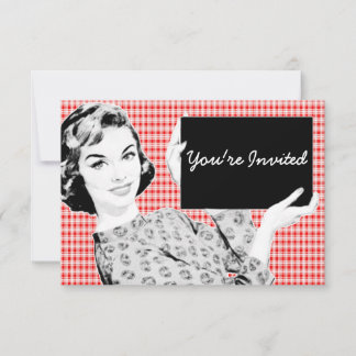 Frau der 1950er Jahre mit einem Zeichen V2 Einladung