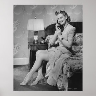 Frau, die am Telefon spricht Poster