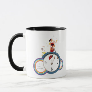 Frau, die auf einer Uhr sitzt und eine Teeschale Tasse