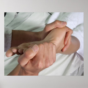 Frau, die Fußmassage erhält 2 Poster