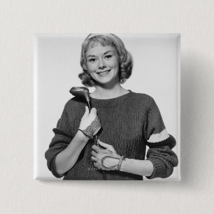 Frau, die Golfclub hält Button