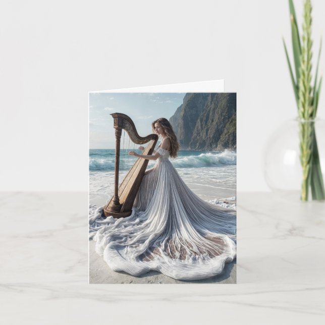 Frau, die Harvnotenkarte spielt Karte (Vorderseite)