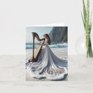 Frau, die Harvnotenkarte spielt Karte