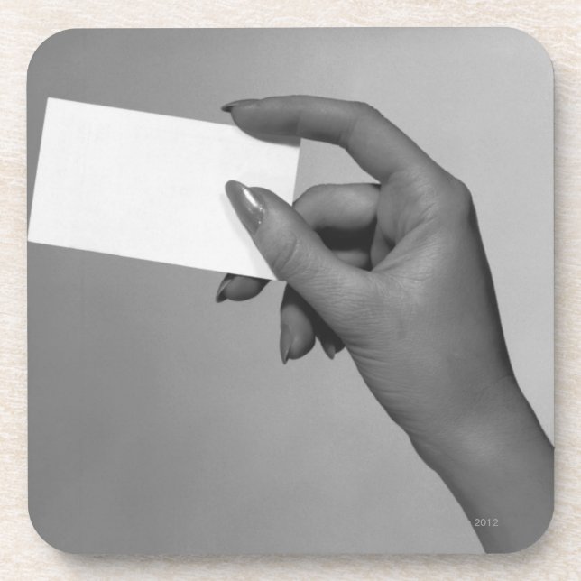 Frau, die Karte hält Untersetzer (Vorderseite)