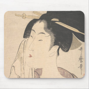 Frau, die nach ihrem Bad sich entspannt Mousepad