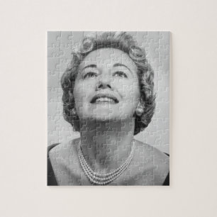 Frau, die oben schaut puzzle