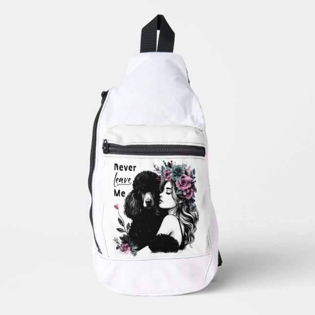 Frau, die Poodle mit Blume umarmt Crossbody Bag (Vorderseite)