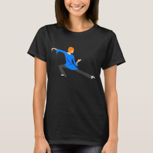 Frau, die Tai Chi oder Yoga-T - Shirt macht
