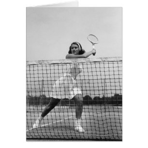 Frau, die Tennis spielt