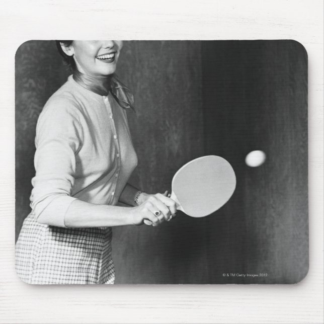 Frau, die Tischtennis spielt Mousepad (Vorne)