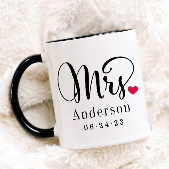 Frau Elegant Script Heart Custom Wedding Monogram Tasse (Von Creator hochgeladen)