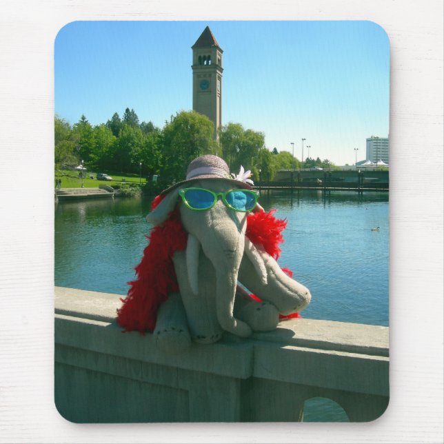 Frau Ella im Park Mousepad (Vorne)