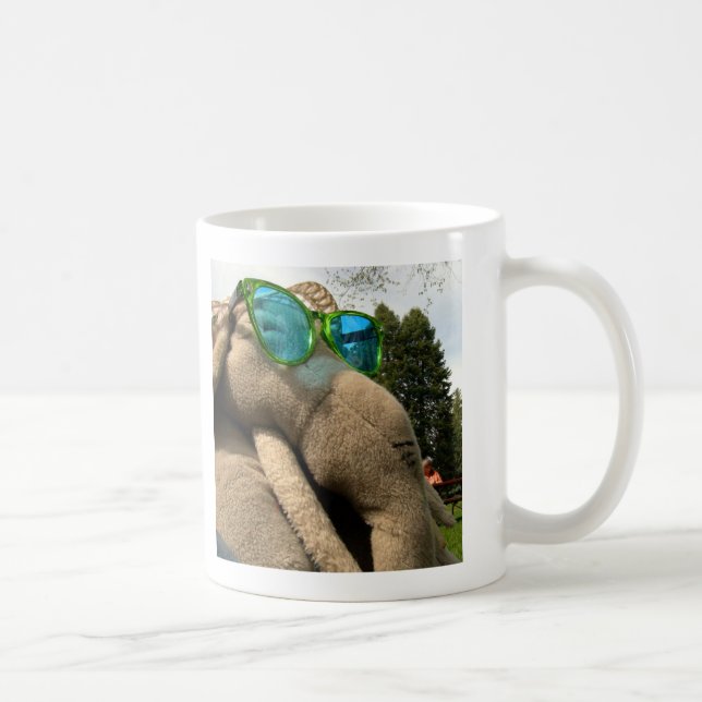 Frau Ella Tasse (Rechts)