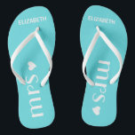 Frau Flip Flops Personalize Name und Farbe<br><div class="desc">Ein niedlicher Zusatz zu Ihrem Bestimmungsortstrand oder zu Poolsidehochzeit! Tanzen Sie die Nacht weg in diesen bequemer Zaum umdrehen Reinfälle. Beispielhintergrundfarbe ist- Tiffany, Aqua Blauklicken "besonders anfertigen es" zur Änderungsfarbe. Das Wort "Frau", ein weißes Herz und die Bräute nennen personalisiertes. Um des zusammenpassenden Bräutigams zu sehen Reinfälle umzudrehen bitte besichtigen...</div>