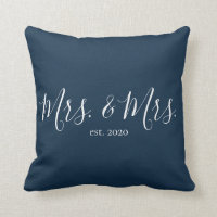 Frau & Frau Throw Pillow zum neuen Jahrestag