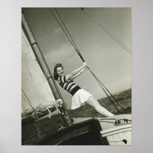 Frau hält Takelage auf Yacht Poster