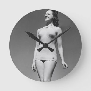 Frau im Badeanzug Runde Wanduhr