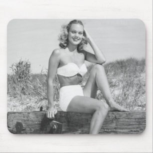 Frau im Bikini Mousepad