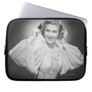 Frau im Kleid 2 Laptopschutzhülle