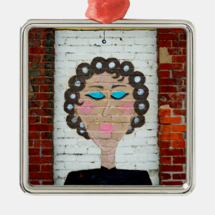 Frau in den Lockenwicklern Silbernes Ornament