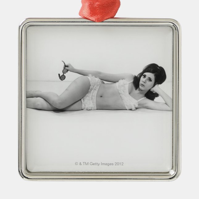 Frau in der Badebekleidung Ornament Aus Metall (Vorne)