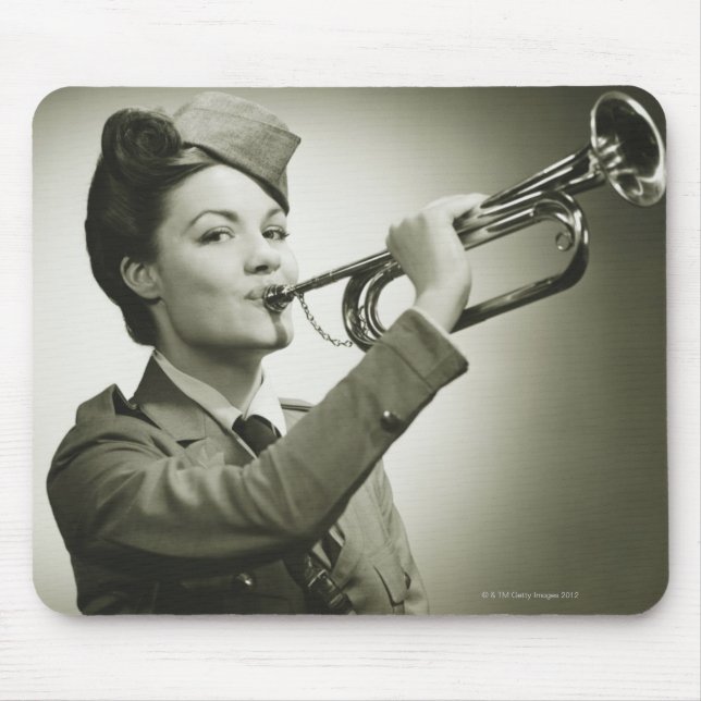 Frau in der Soldat-Uniform Mousepad (Vorne)