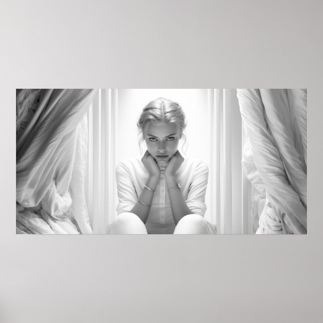 Frau in einem Atelier mit Gesichtsausdruck in ihre Poster (Vorne)