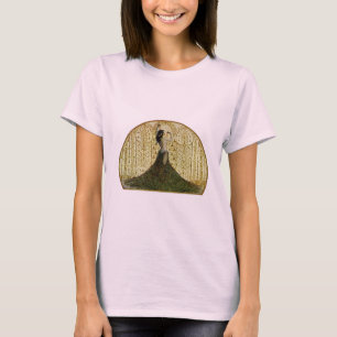 Frau in einem Pfauenrock T-Shirt