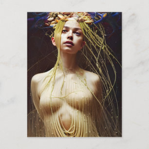 Frau in einem Spagetti-Kleid Postkarte