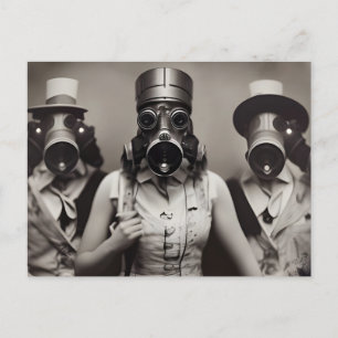 Frau in einer Gasmaske Postkarte
