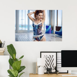 Frau in farbenfroher Umgebung Poster