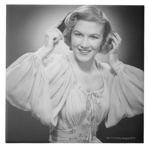 Frau in Kleid 2 Fliese