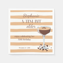 Frau ist ein kleines bisschen älter Espresso 30. G