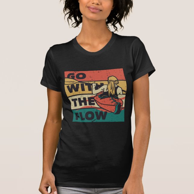 Frau Kayaker geht mit Flow Sport T-Shirt (Vorderseite)