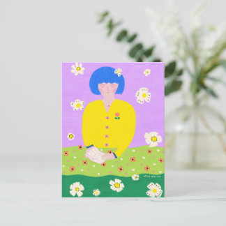 Frau lesend im Garten Postkarte