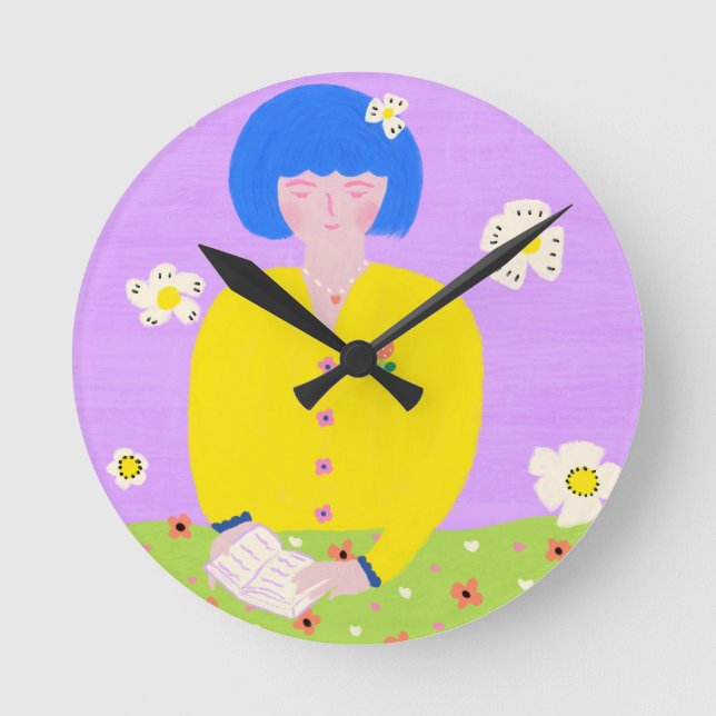 Frau lesend im Garten Runde Wanduhr (Vorderseite)