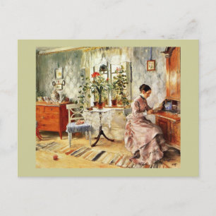 Frau liest einen Buchstaben Postkarte