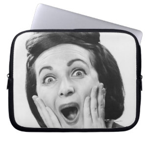 Frau macht Gesicht Laptopschutzhülle