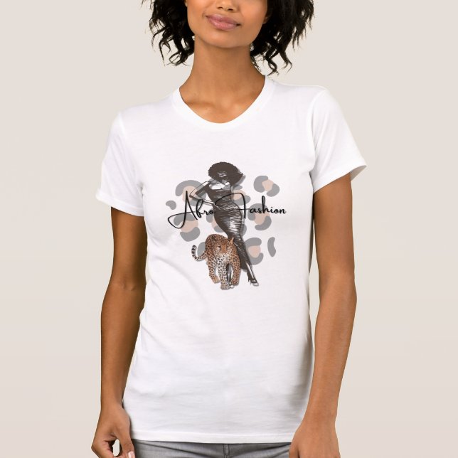 Frau mit Afro & Leopard-T - Shirt (Vorderseite)