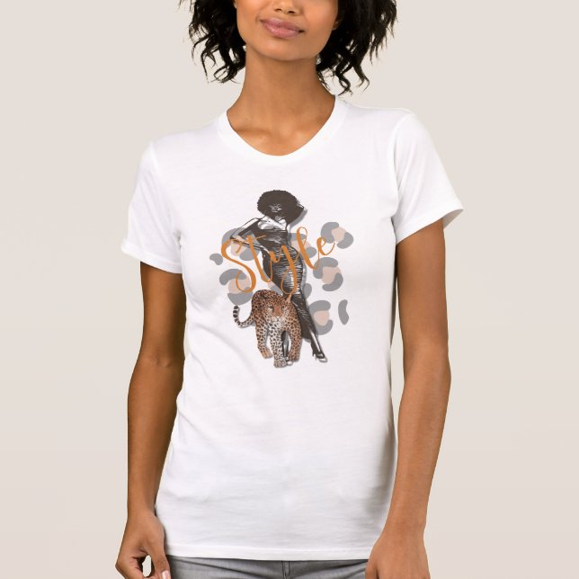 Frau mit Afro & Leopard-T - Shirt (Vorderseite)