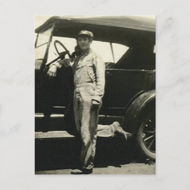 Frau mit Auto Postkarte (Vorderseite)