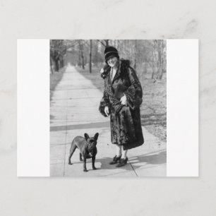 Frau mit Bulldogin, 1920er Postkarte